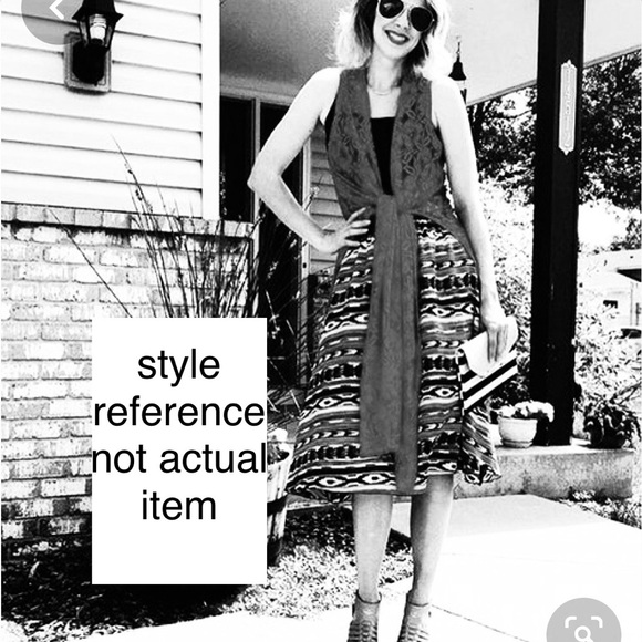 LuLaRoe Black Lace Joy Vest - Picture 6 of 6